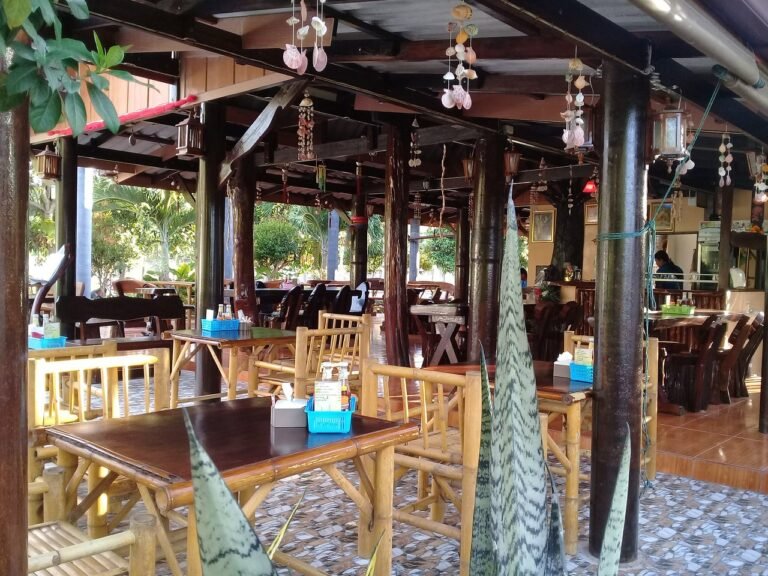 Ike’s Cafe and Grill